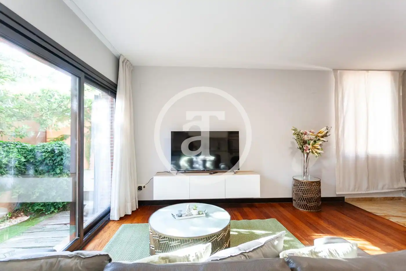 Living room of Duplexes for rent in Madrid  with Air Conditioner, Heating and Furnished