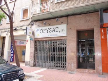 Locale commerciale in vendita a Calle SANGENIS 16