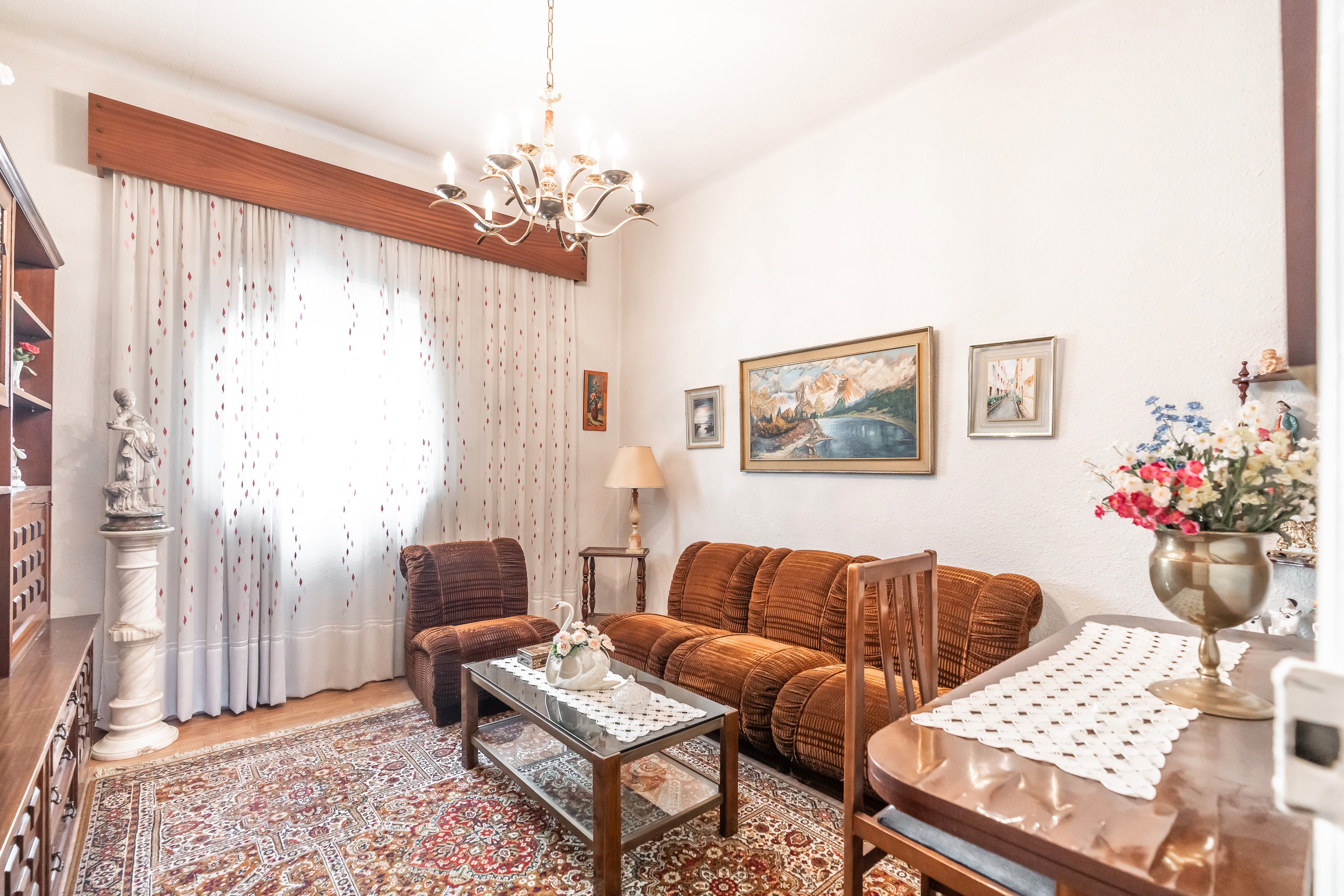 Living room of Flat for sale in  Madrid Capital