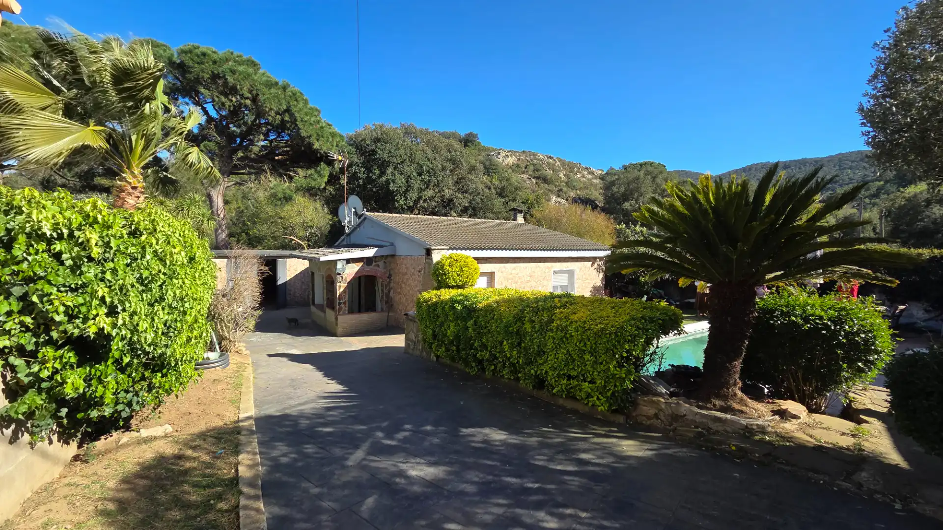 Vista exterior de Casa o xalet en venda en Llagostera amb Jardí privat i Piscina