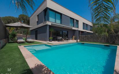 Swimming pool of House or chalet for sale in Mataró  with Air Conditioner, Terrace and Swimming Pool