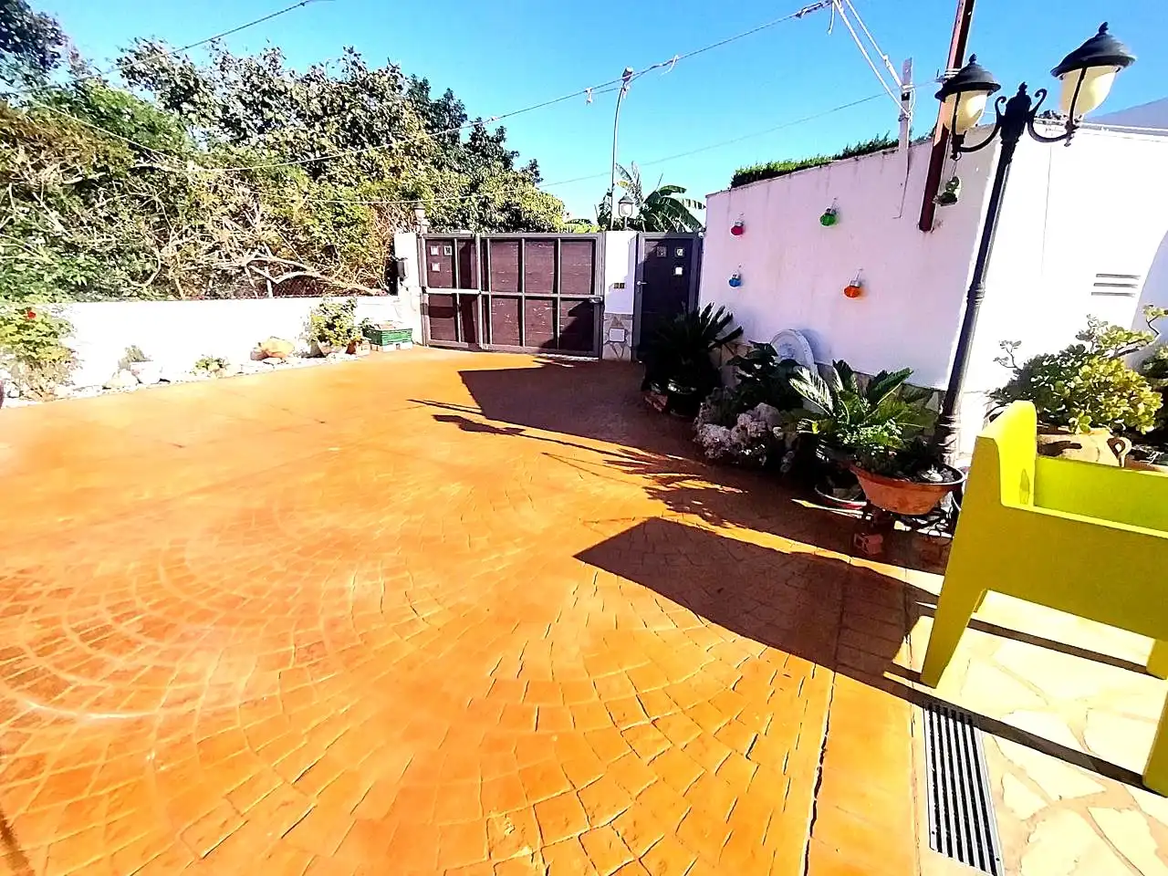Vista exterior de Casa o xalet en venda en Oliva amb Aire condicionat, Jardí privat i Terrassa