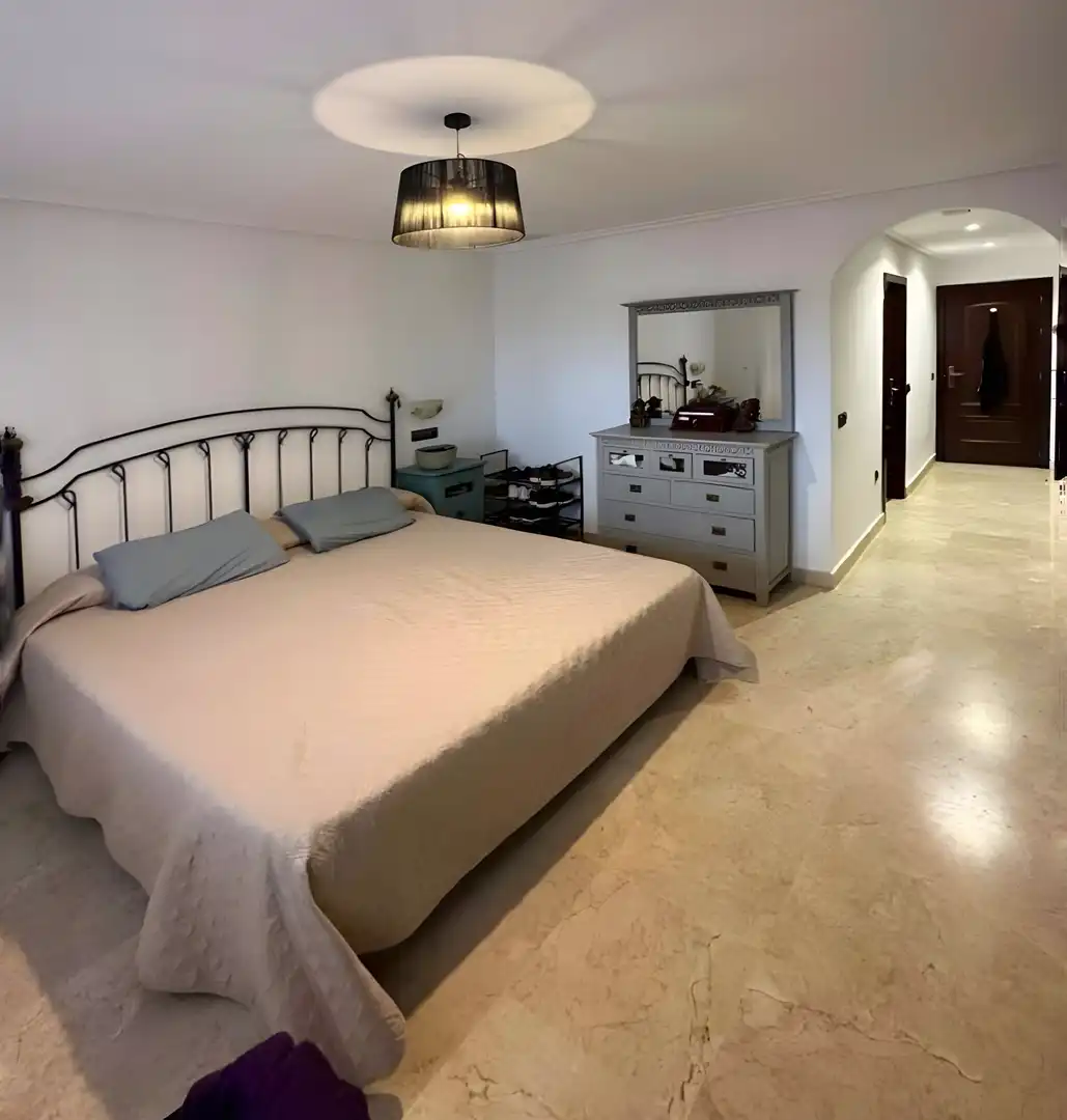 Schlafzimmer von Erdgeschoss zum Verkauf in Marbella mit Klimaanlage, Heizung und Terrasse
