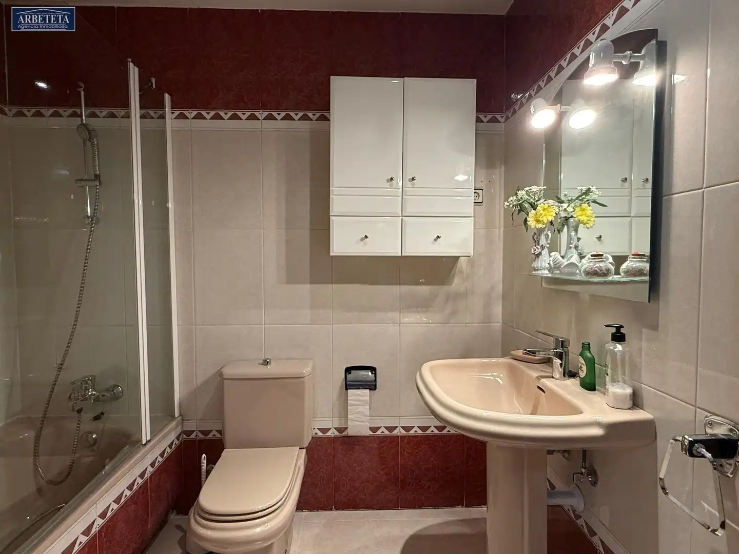 Badezimmer von Einfamilien-Reihenhaus zum Verkauf in Guadalajara mit Heizung, Parkett und Terrasse