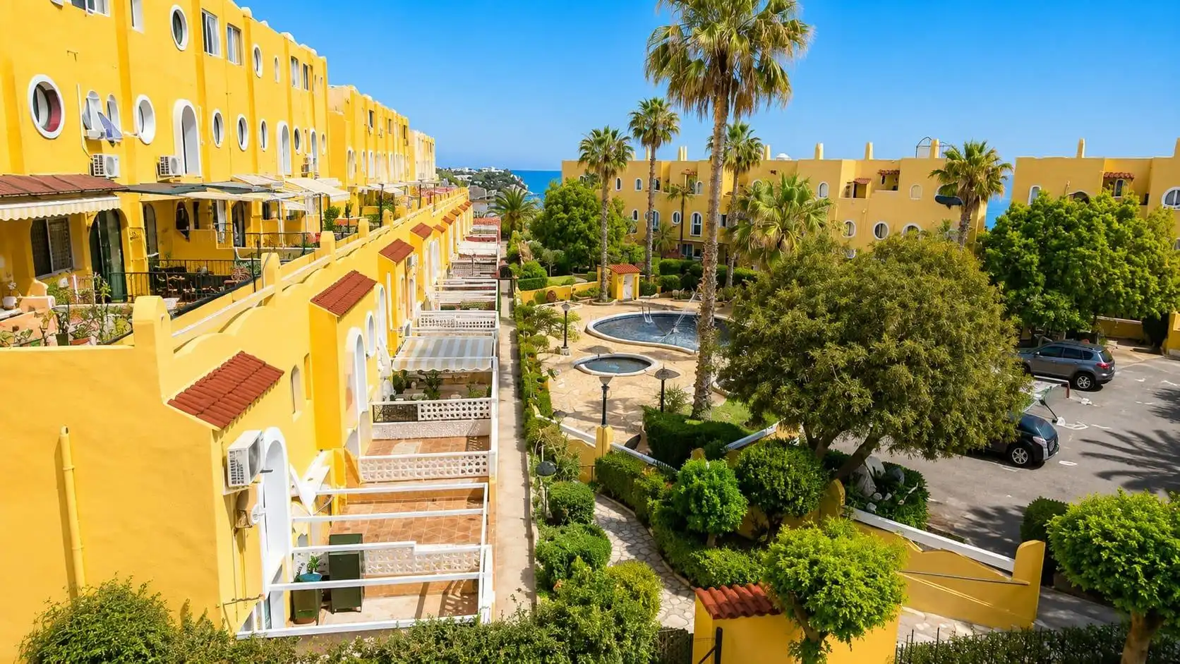 Vista exterior de Casa adosada en venda en El Campello amb Aire condicionat, Calefacció i Terrassa