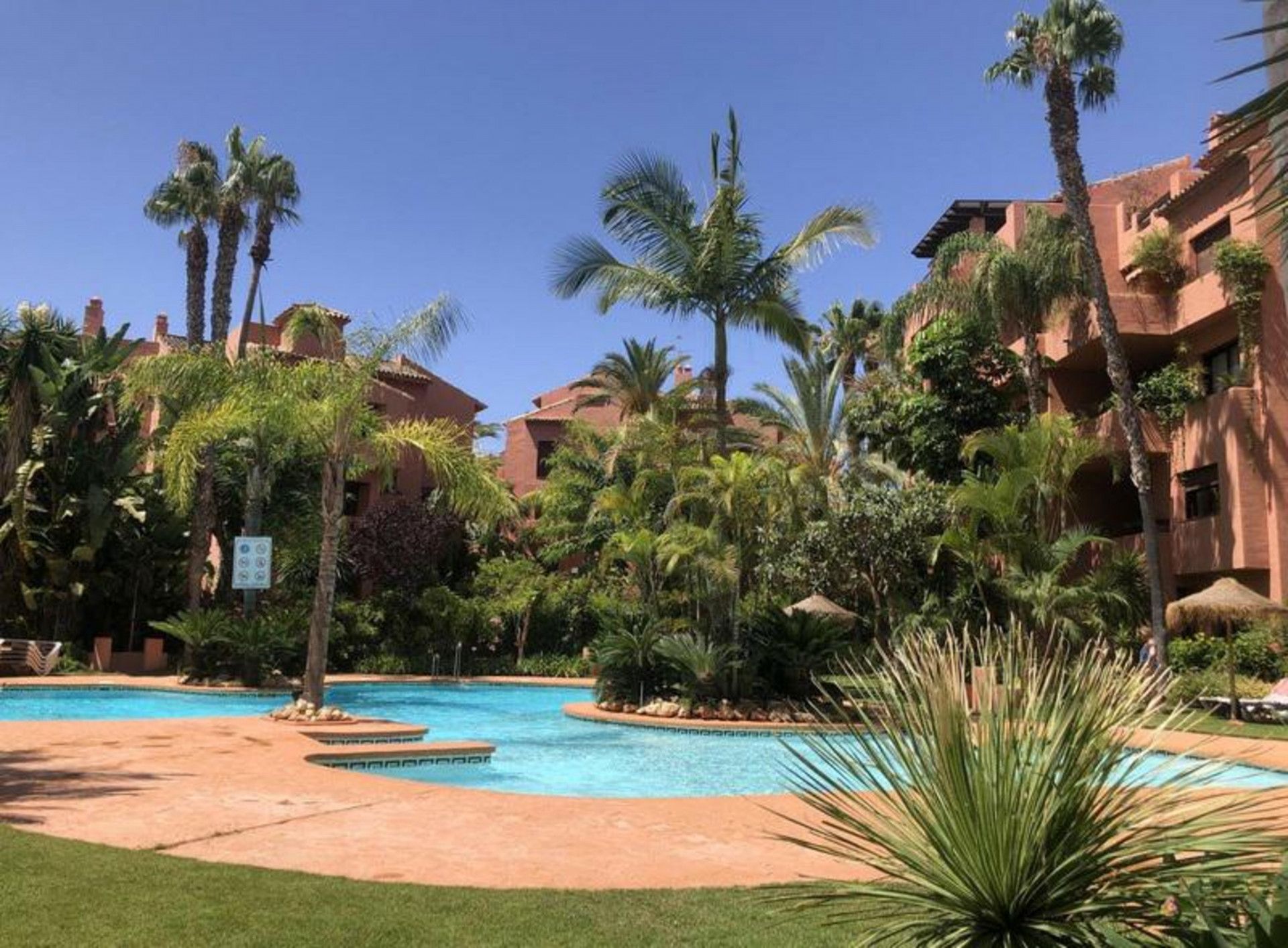 Garden of Planta baja for sale in Marbella  with Air Conditioner, Terrace and Swimming Pool