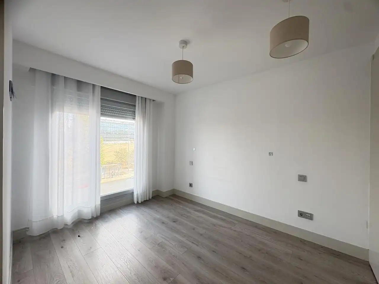 Bedroom of Flat for rent in Fuencarral - El Pardo