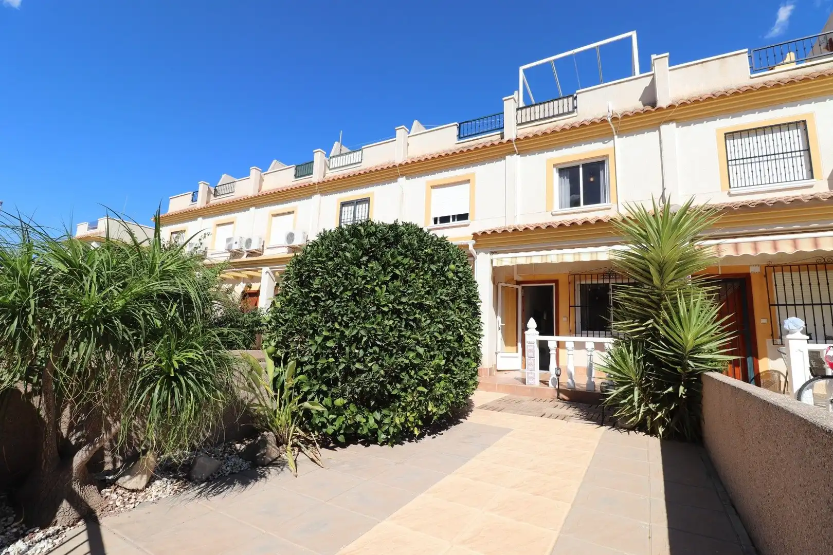 Terraced house with pool for sale in Algorfa