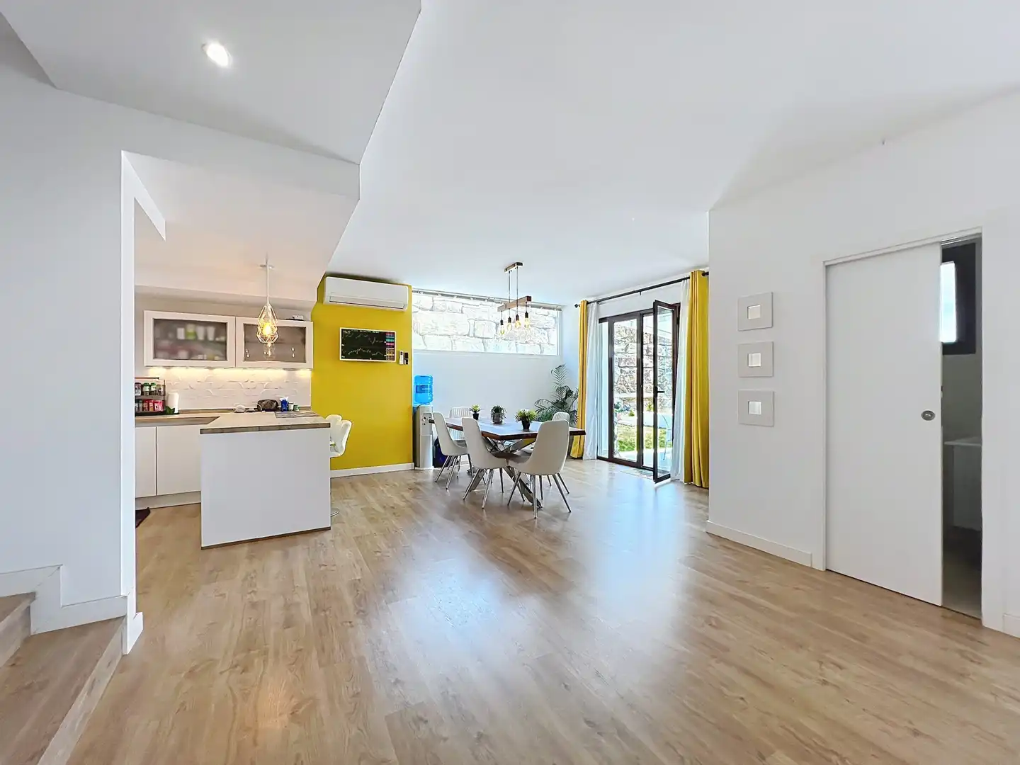 Sala d'estar de Casa o xalet en venda en Casares amb Aire condicionat, Jardí privat i Terrassa