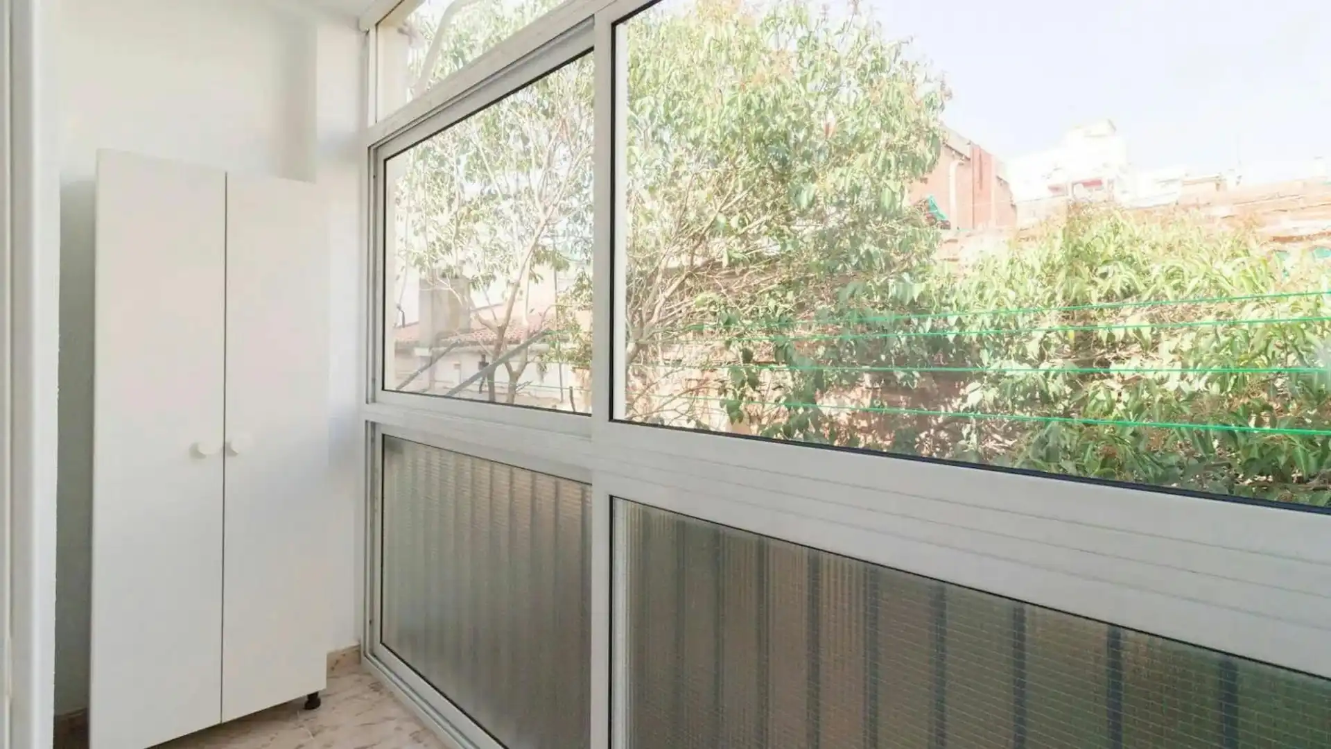 Terraza de Piso para compartir en Barcelona con Amueblado y Lavadora