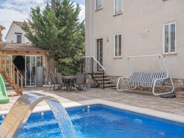 Xalet amb piscina en venda a Olesa de Montserrat