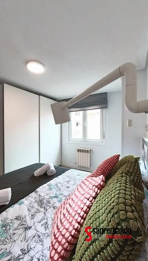 Schlafzimmer von Wohnung zur Miete in Santander mit Heizung und Möbliert