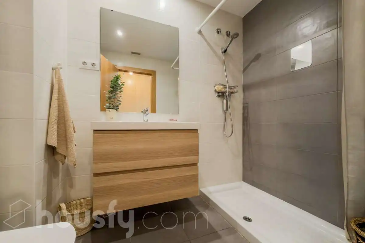 Baño de Piso en venta en Badalona con Aire acondicionado, Calefacción y Terraza