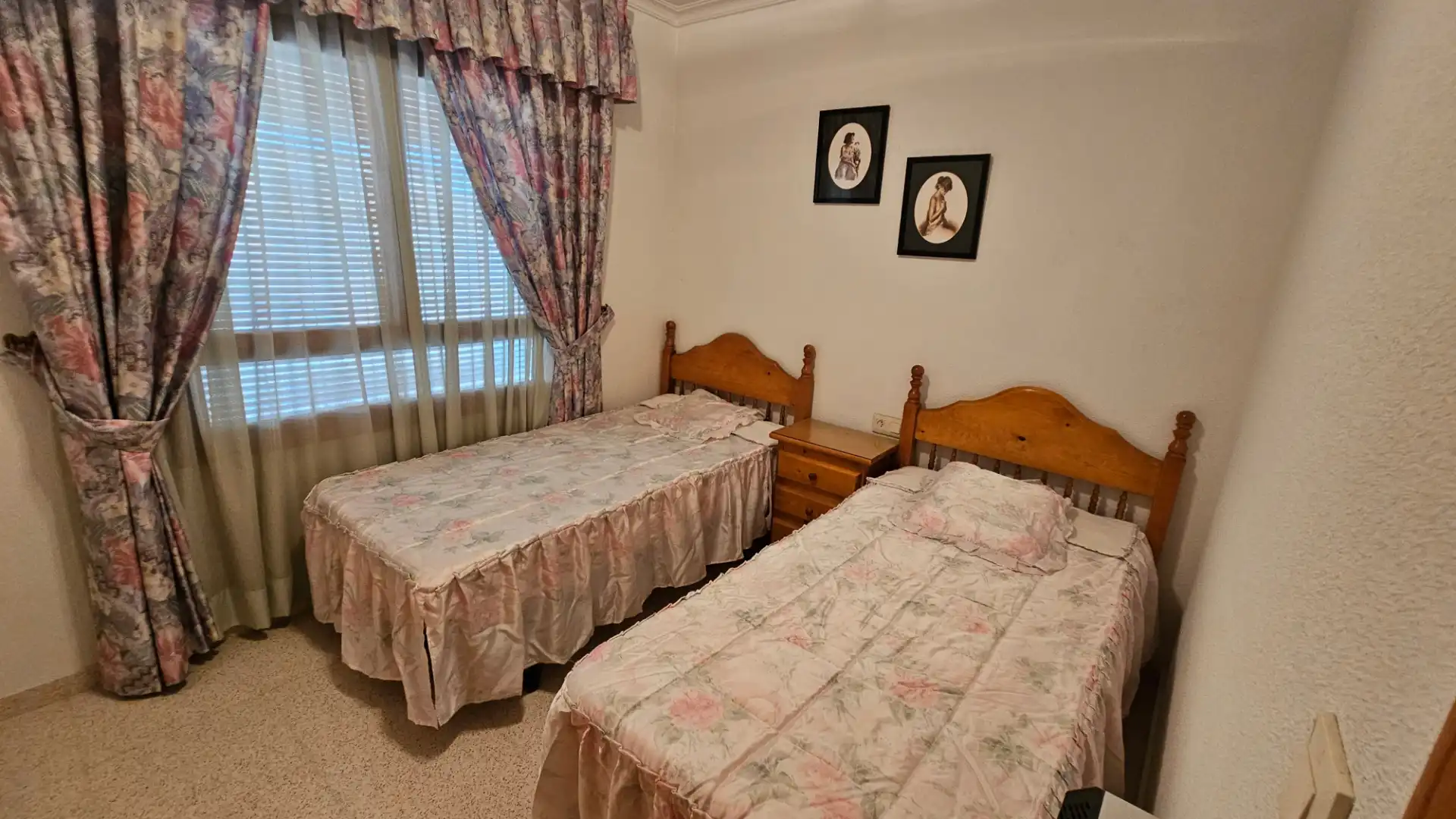 Dormitori de Casa adosada de lloguer en El Campello amb Terrassa, Traster i Moblat