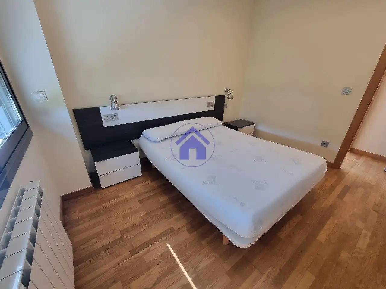 Dormitori de Apartament de lloguer en Vigo  amb Calefacció, Parquet i Traster
