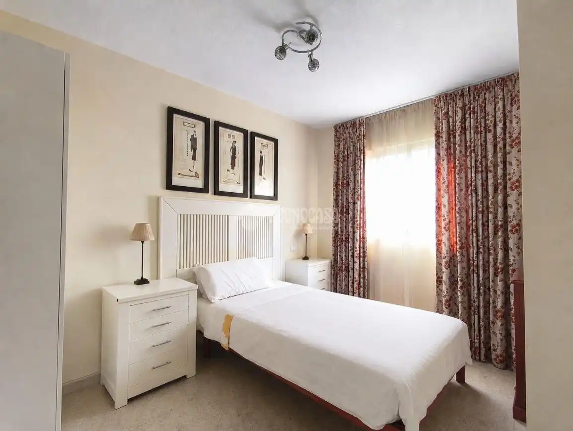 Bedroom of Flat for sale in Fuengirola