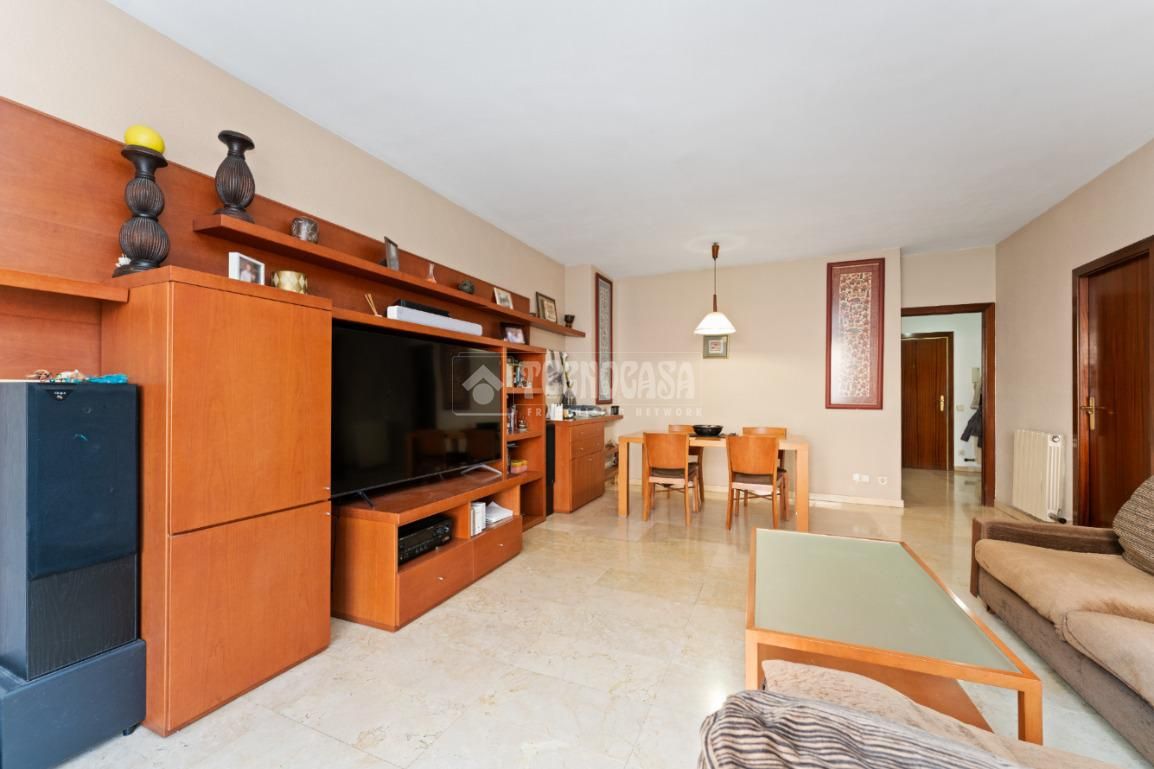 Sala d'estar de Pis en venda en Cornellà de Llobregat amb Aire condicionat i Balcó