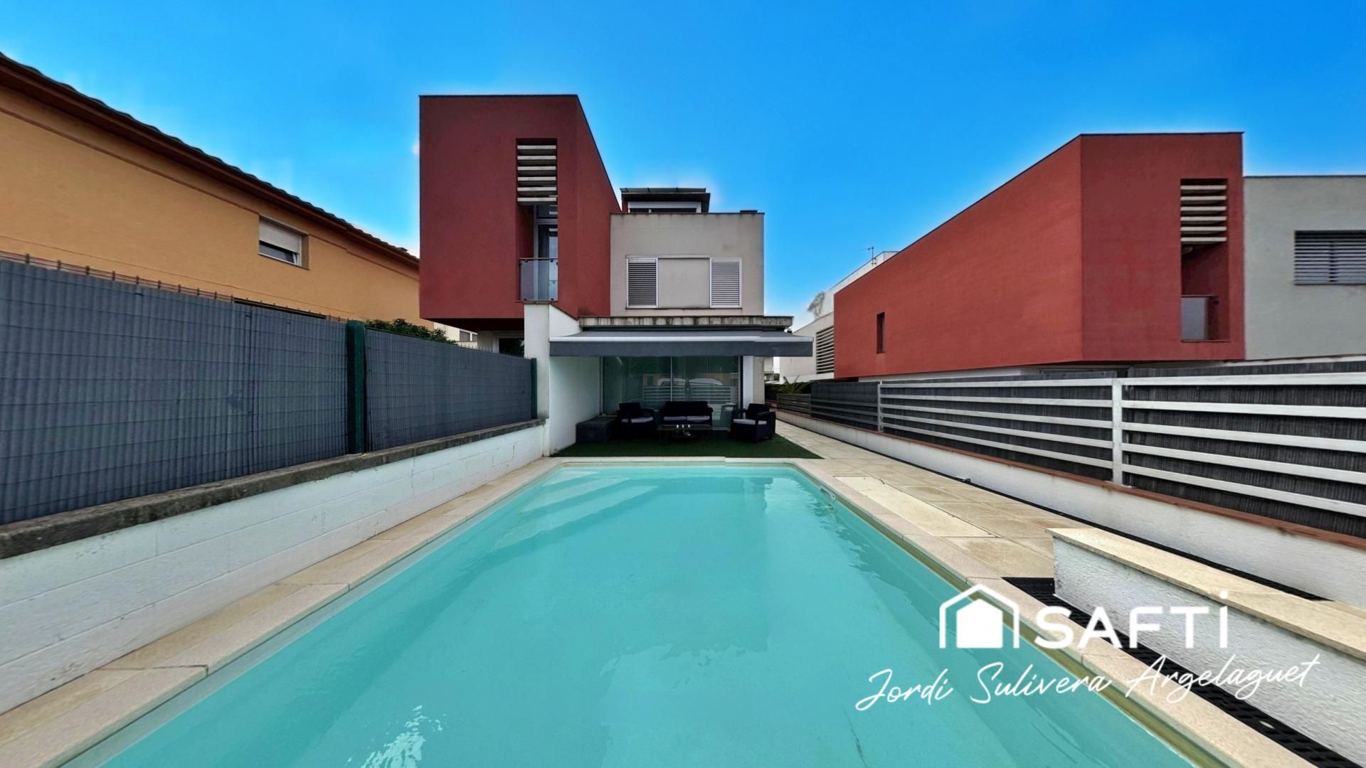 Swimming pool of Single-family semi-detached for sale in Banyoles  with Air Conditioner, Heating and Terrace