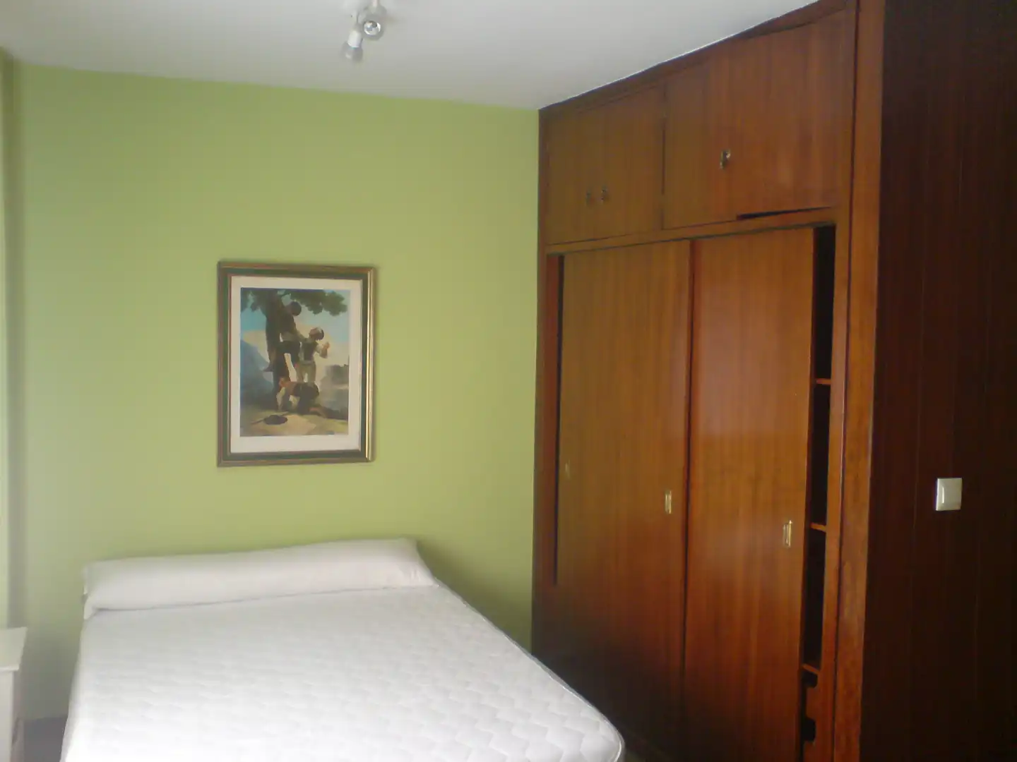 Habitación de Apartamento de alquiler en Santiago de Compostela  con Calefacción y Amueblado