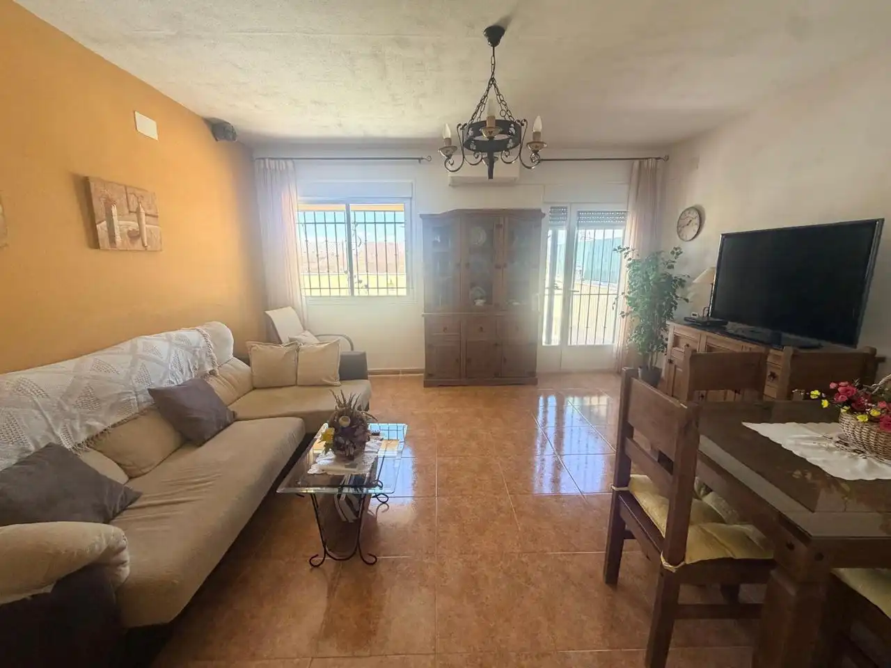 Sala d'estar de Casa adosada en venda en Zarza de Tajo amb Calefacció, Jardí privat i Piscina