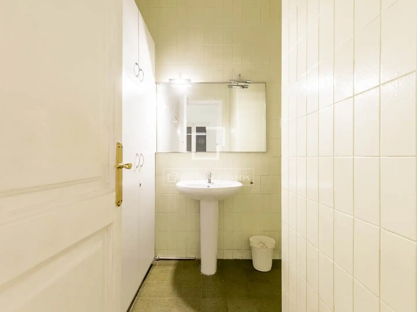 Bathroom of Flat for sale in Barcelona  with Air Conditioner and Heating