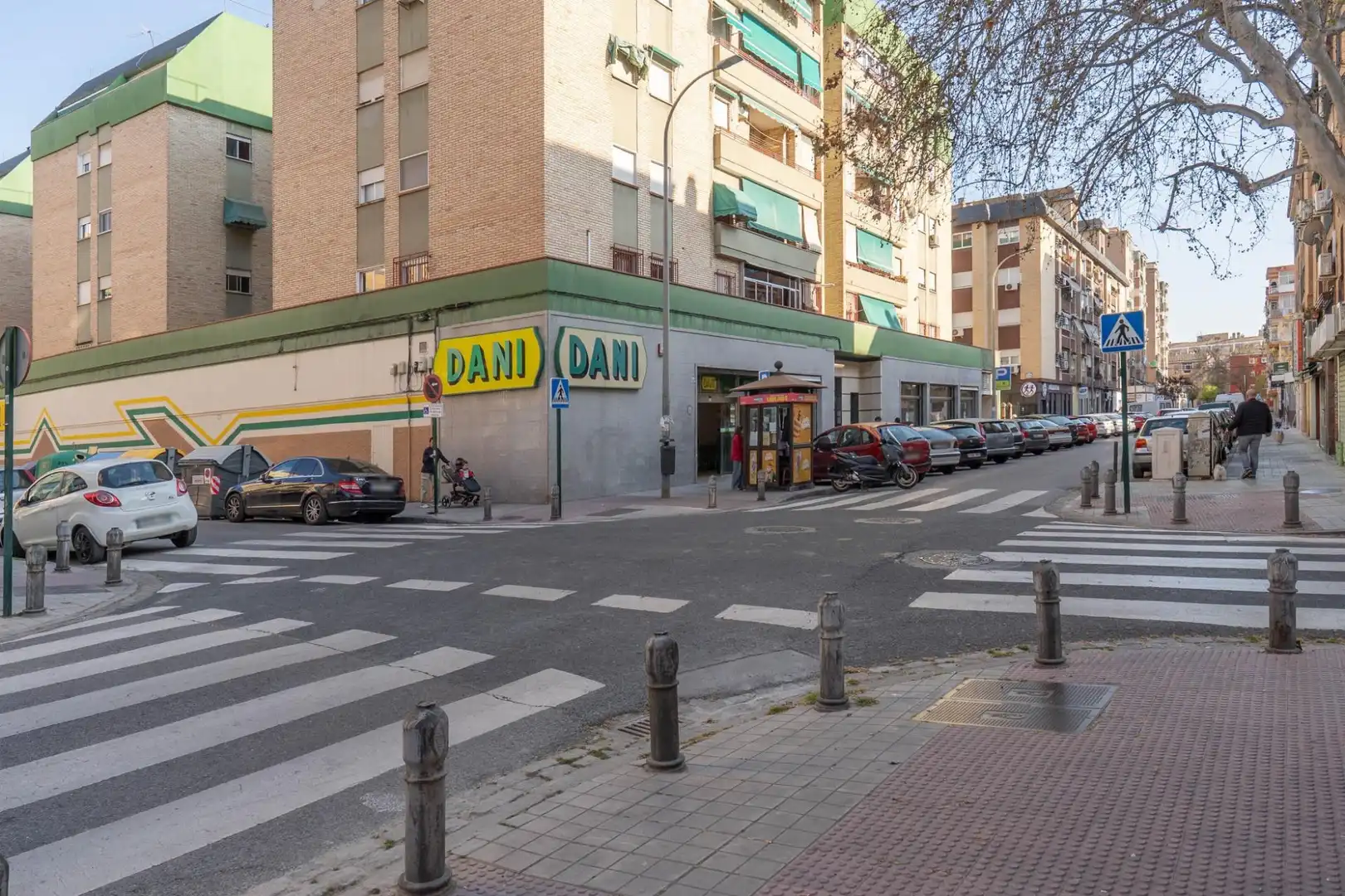 Vista exterior de Pis en venda en Granada amb Aire condicionat i Balcó
