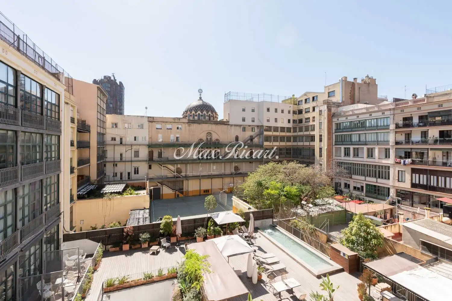 Exterior view of Flat for rent in Barcelona  with Air Conditioner, Heating and Storage room
