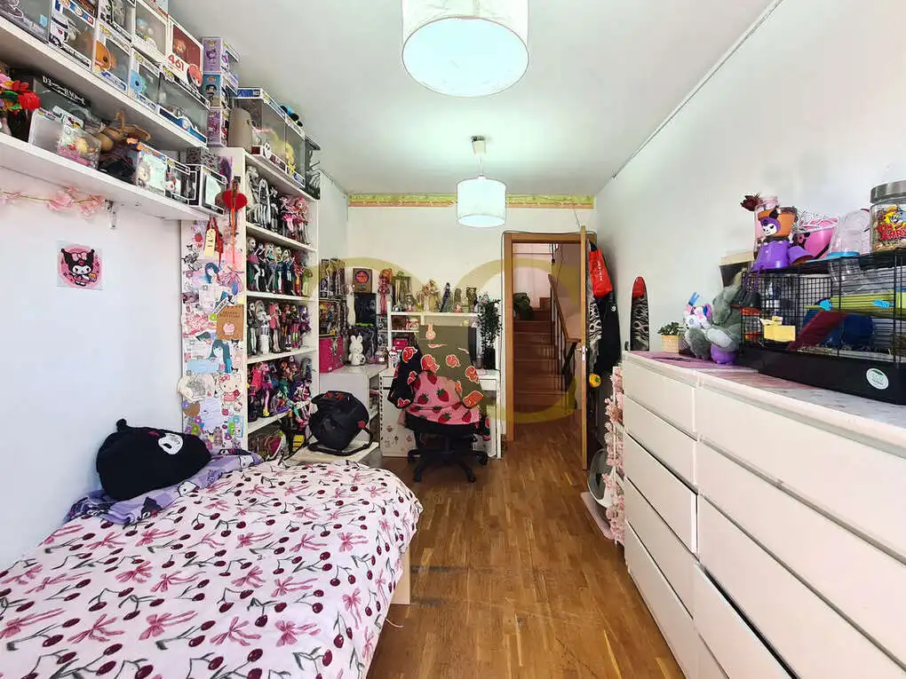 Habitación de Casa adosada en venta en Gijón  con Calefacción, Jardín privado y Terraza