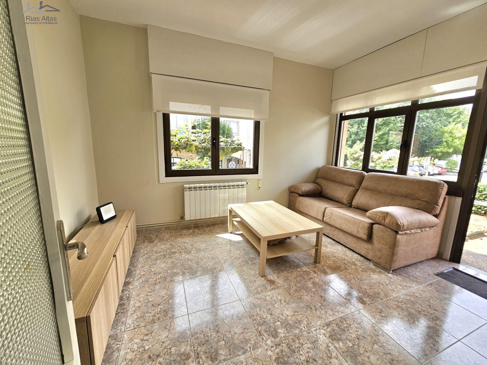 Sala d'estar de Planta baixa de lloguer en Oleiros amb Terrassa