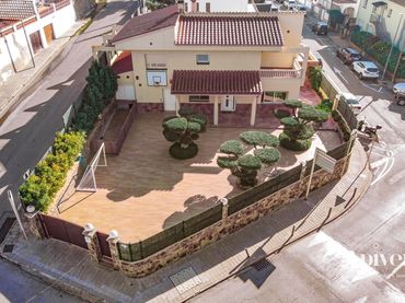 Haus mit Pool zum Verkauf in Gran Via Pau Casals