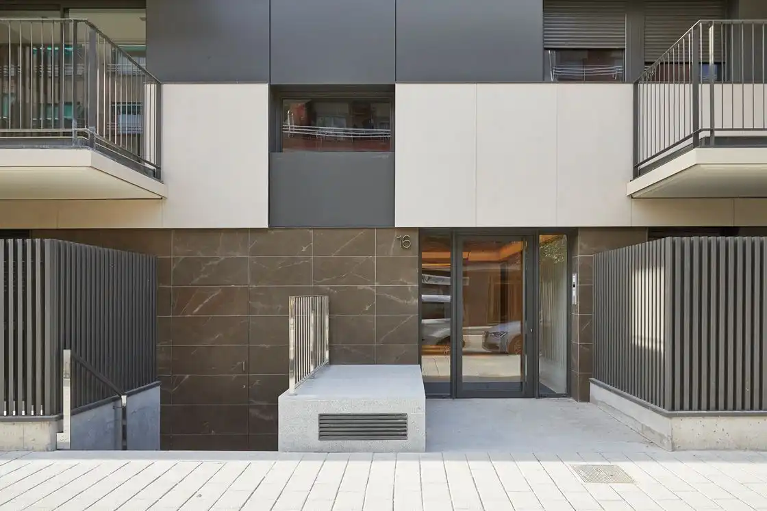 Außenansicht von Wohnung zur Miete in Sant Joan Despí mit Klimaanlage, Heizung und Privatgarten
