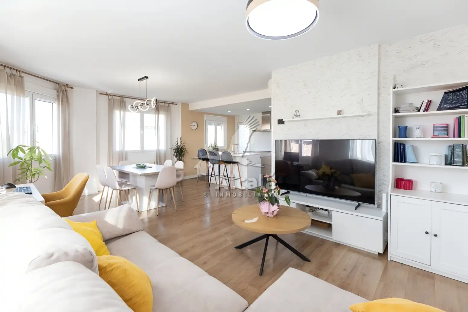 Sala de estar de Piso en venta en Alcalá de Henares con Aire acondicionado, Calefacción y Trastero