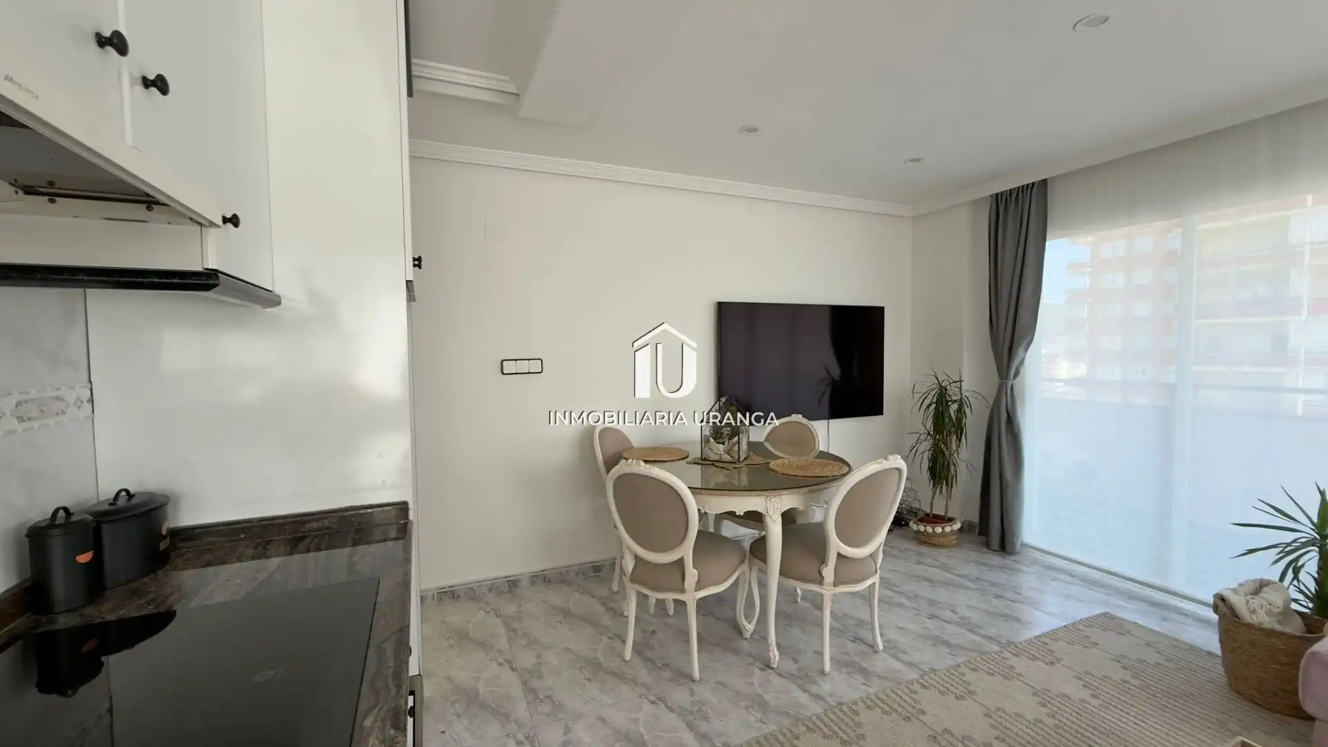 Wohnzimmer von Wohnung zum Verkauf in Laredo mit Heizung, Terrasse und Möbliert