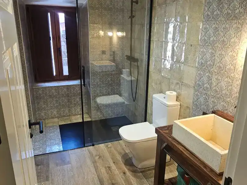 Bany de Pis en venda en Cillán amb Balcó