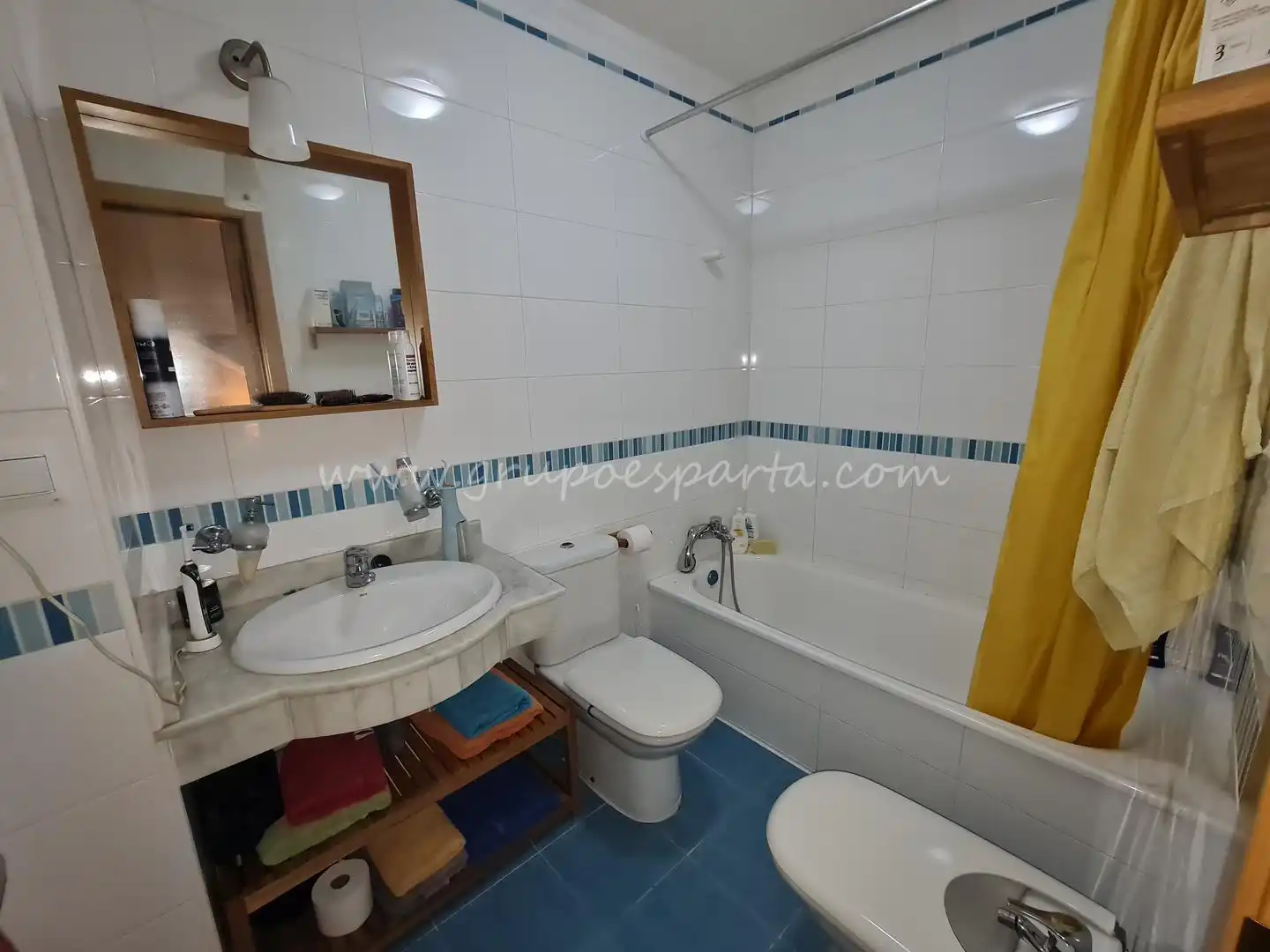 Baño de Casa adosada en venta en Huévar del Aljarafe con Aire acondicionado, Jardín privado y Terraza