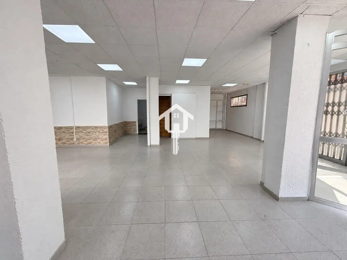 Business premises for sale in Calle MARTIN LUTHER KING, imagen 4