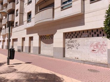 Business premises for sale in Avenida Juan Pablo II 5