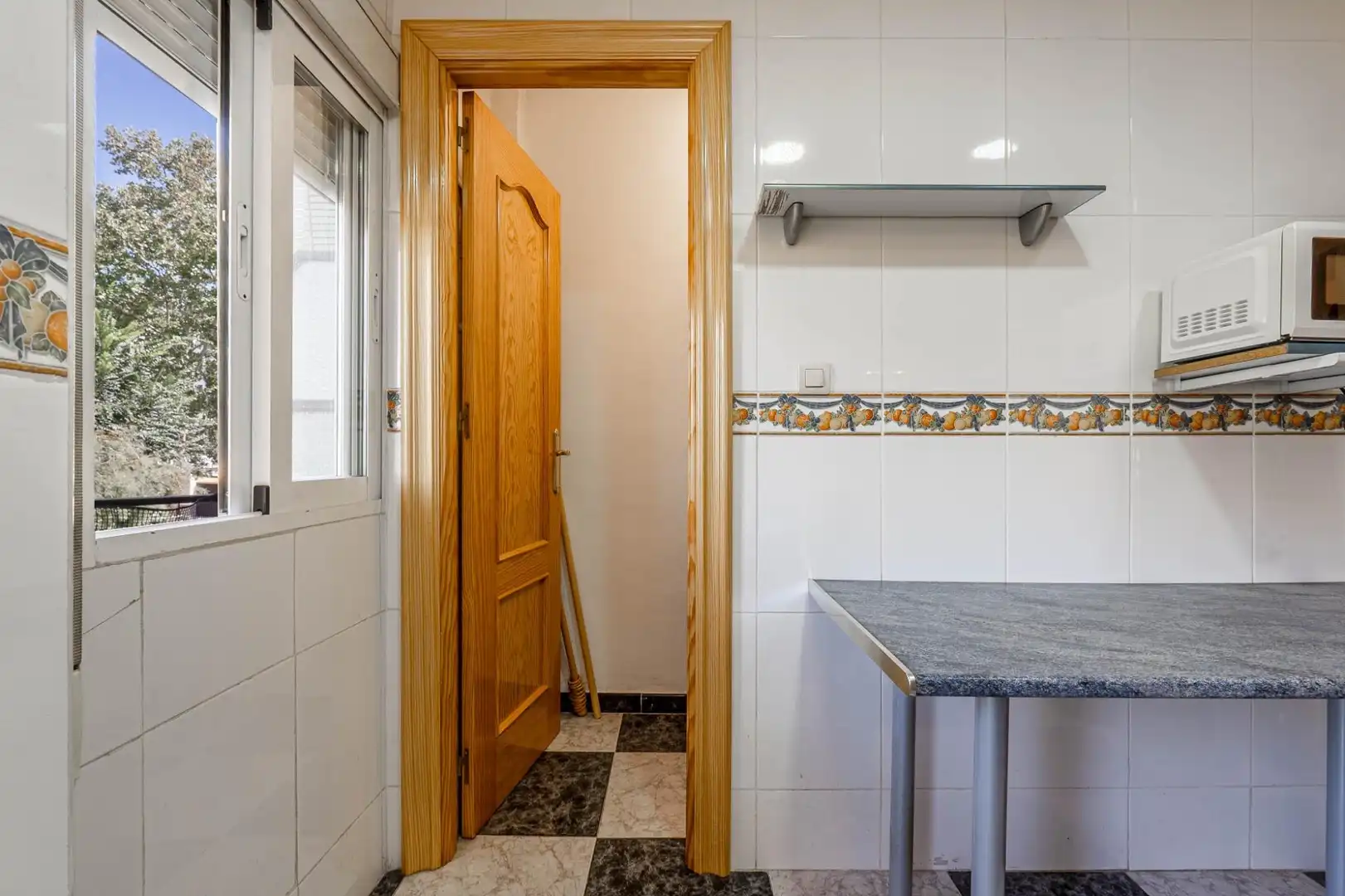 Kitchen of Flat for sale in Granada  with Balcony