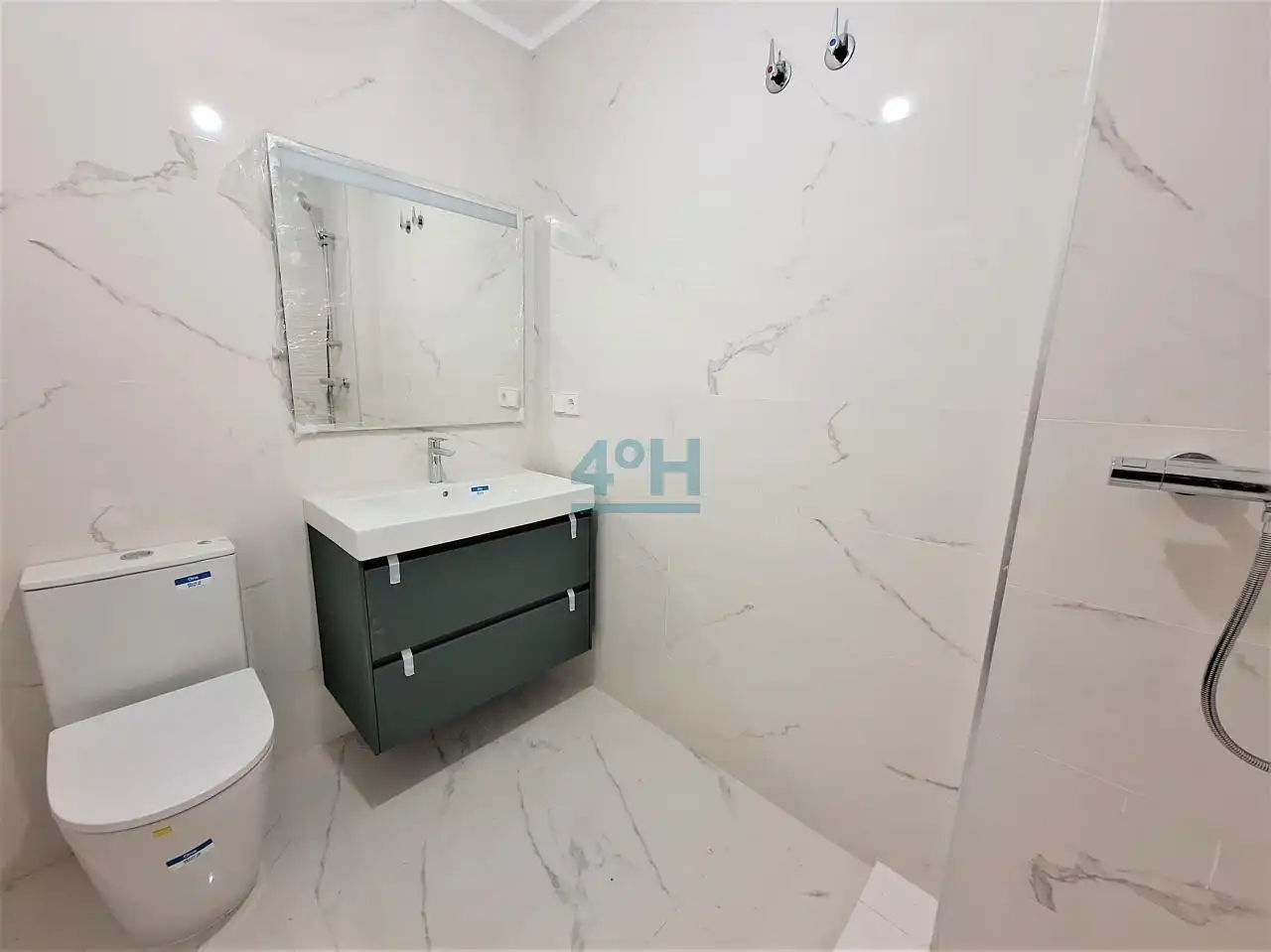Bathroom of Apartments for sale in Ourense Capital   with Heating and Terrace