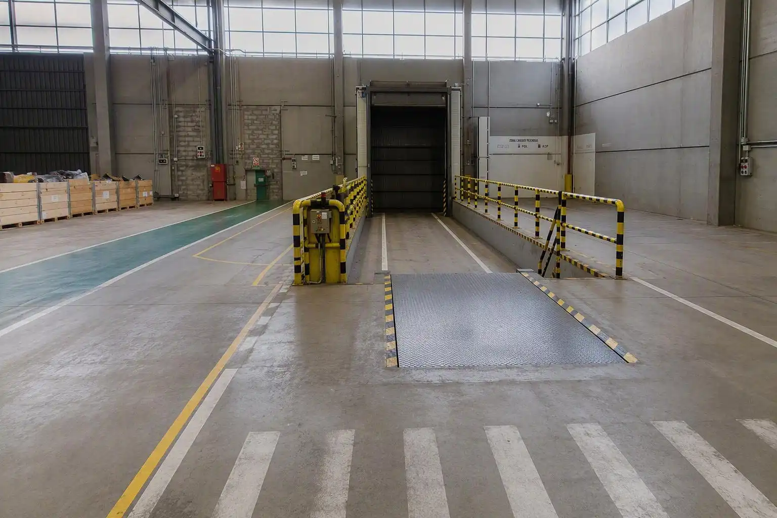 Nau industrial de lloguer a Carrer del Montsià 38, imagen 2