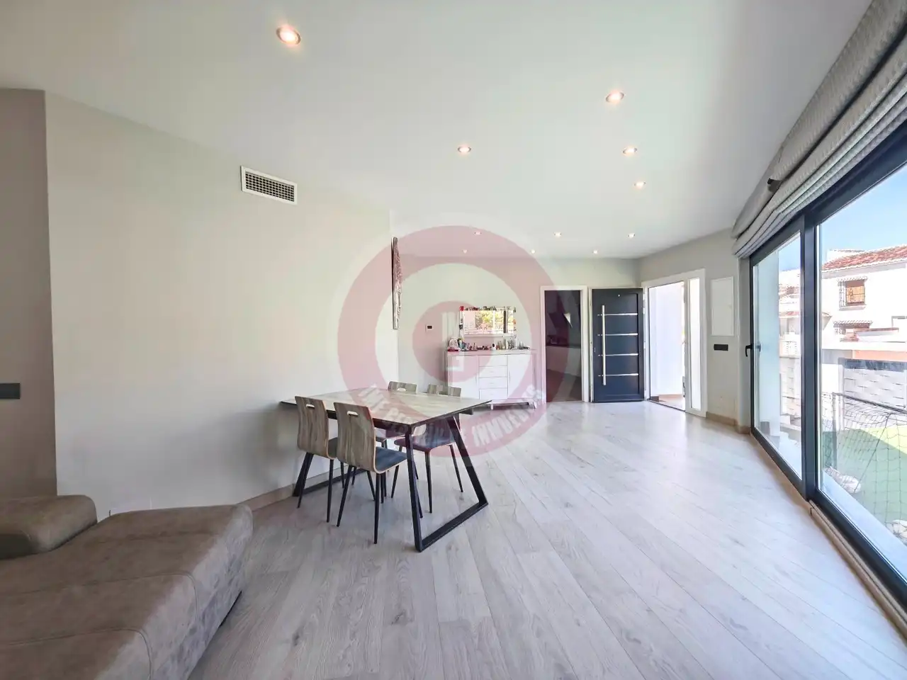 Sala de estar de Casa o chalet en venta en Vélez-Málaga con Aire acondicionado, Jardín privado y Terraza