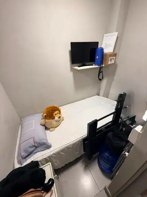 Dormitori de Estudi en venda en L'Hospitalet de Llobregat amb Aire condicionat