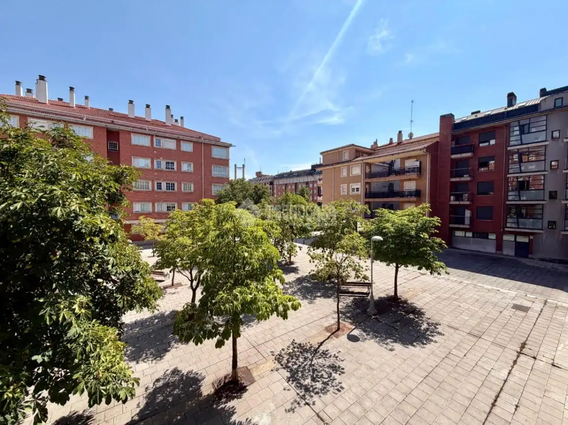 Exterior view of Flat for sale in León Capital 