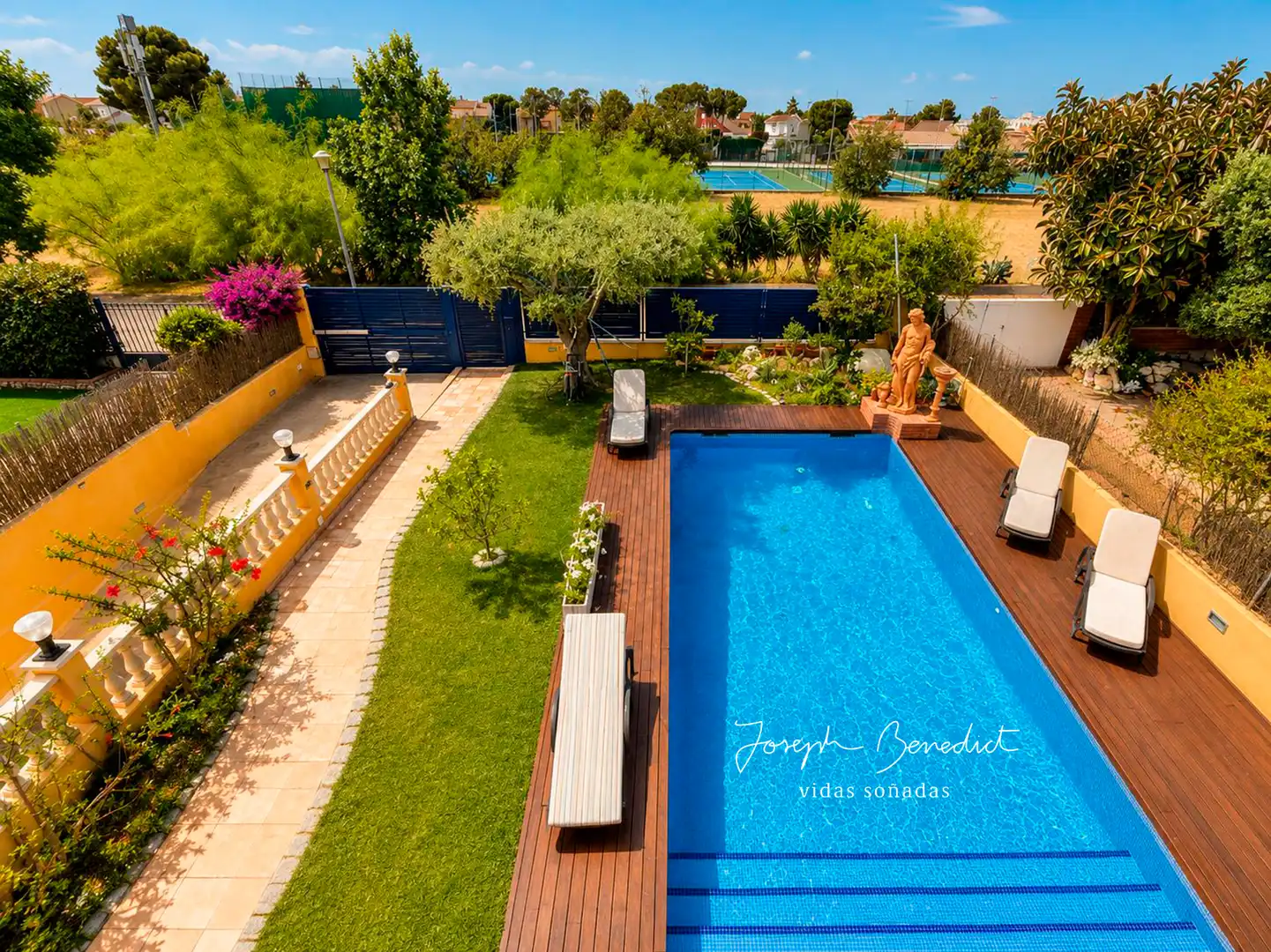 Piscina de Casa o xalet en venda en Calafell amb Aire condicionat, Calefacció i Jardí privat