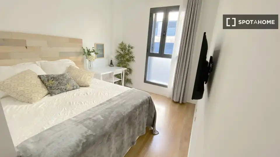 Bedroom of Flat for rent in Sevilla  with Air Conditioner, Heating and Furnished