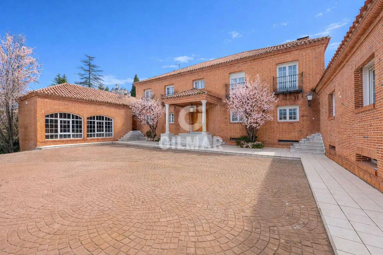 Exterior view of Houses for sale in Pozuelo de Alarcón  with Heating, Private garden and Swimming Pool