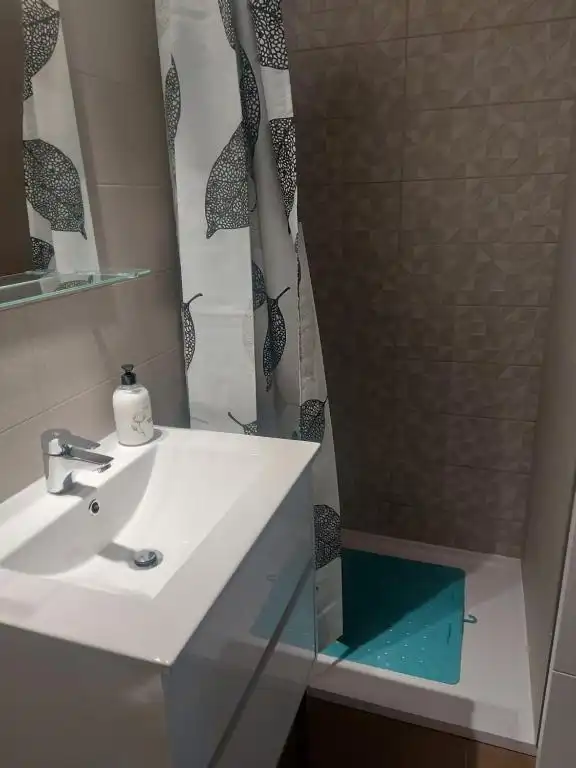 Bathroom of Flat for rent in Vélez-Málaga  with Air Conditioner, Private garden and Furnished
