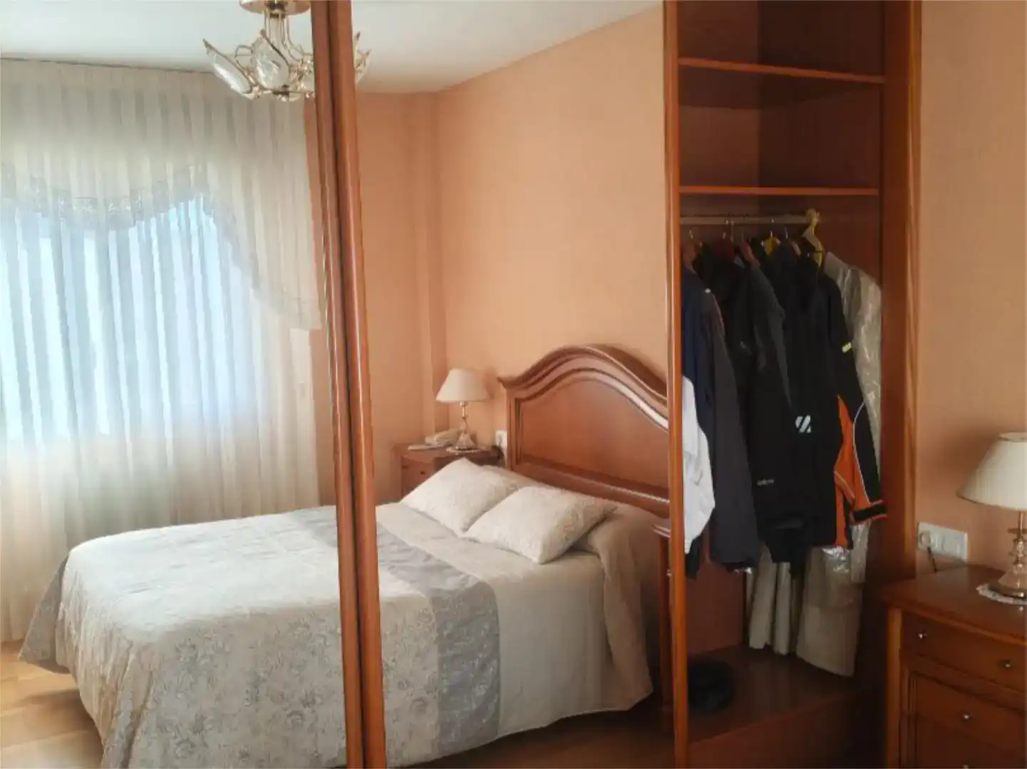 Dormitori de Casa o xalet en venda en  Zaragoza Capital amb Aire condicionat, Piscina i Balcó