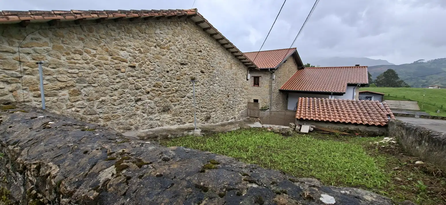Vista exterior de Casa o xalet en venda en Herrerías amb Jardí privat, Parquet i Traster