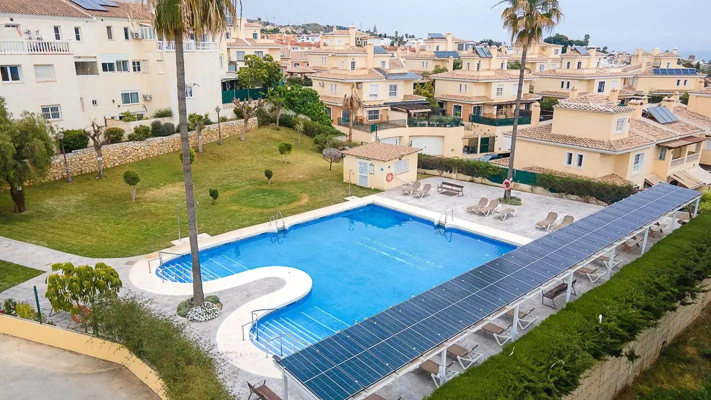 Piscina de Casa adosada en venda en Vélez-Málaga amb Calefacció, Jardí privat i Terrassa
